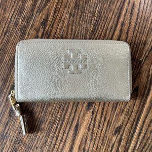 NEW W/ TAGS Tory Burch Gold Wallet